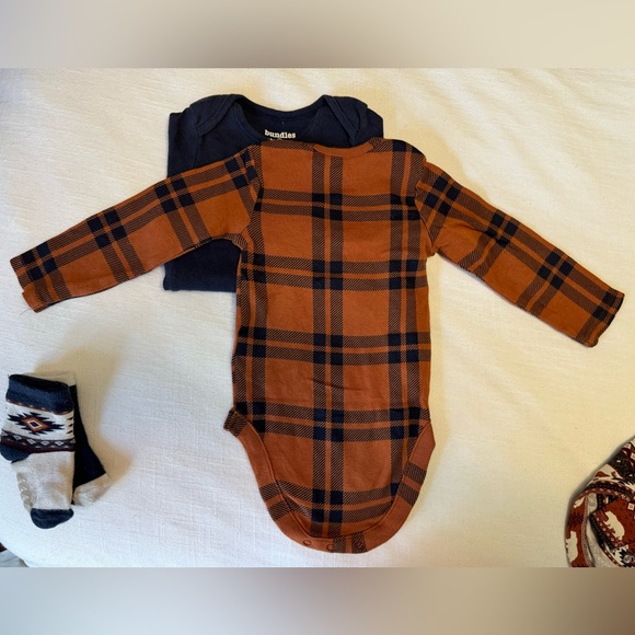 Bundles Baby Place | Fall Long Sleeved Bodysuit & Sock Set | 12-18 months - Picture 5 of 9